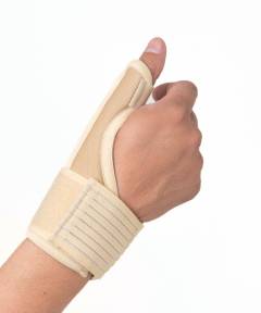 Wrist brace with thumb fixation